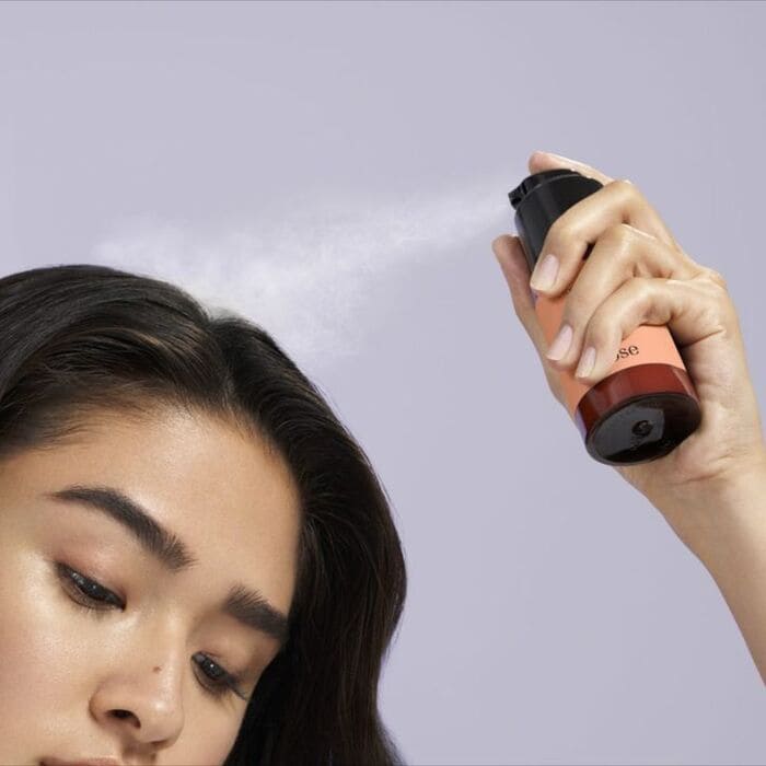 cách chăm sóc da đầu dầu bằng dầu gội khô