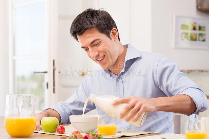 chế độ ăn uống hợp lý để trị gàu ở nam giới
