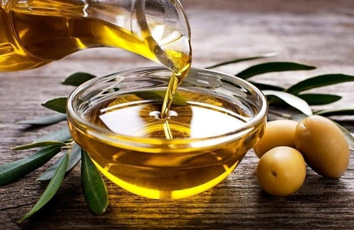 chữa tóc bạc sớm bằng dầu dừa mật ong oliu 1