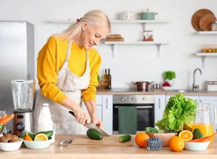 điều trị da đầu khô nhiều gàu bằng cách thay đổi chế độ ăn uống