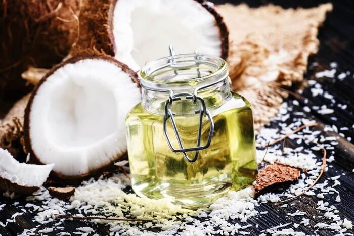 dưỡng tóc bằng dầu dừa nuôi tóc từ gốc đến ngọn