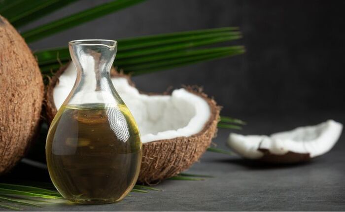 hỗn hợp dầu dừa với cà ri ở trẻ em có tóc bạc