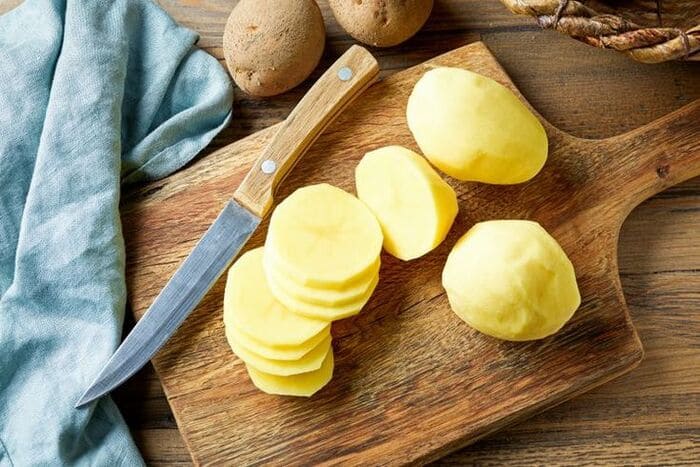 khắc phục tóc bạc ngứa bằng nước luộc khoai tây