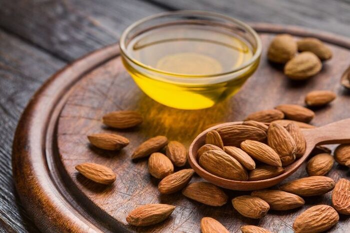 massage bằng dầu hạt nhân ở trẻ em có tóc bạc