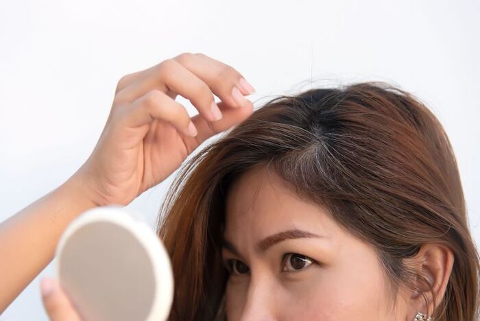 sự thật về việc nhổ tóc bạc