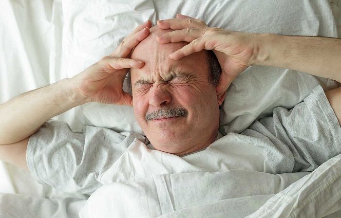 tóc bạc sớm kèm theo các triệu chứng sức khỏe khác bao nhiều tuổi thì tóc bạc
