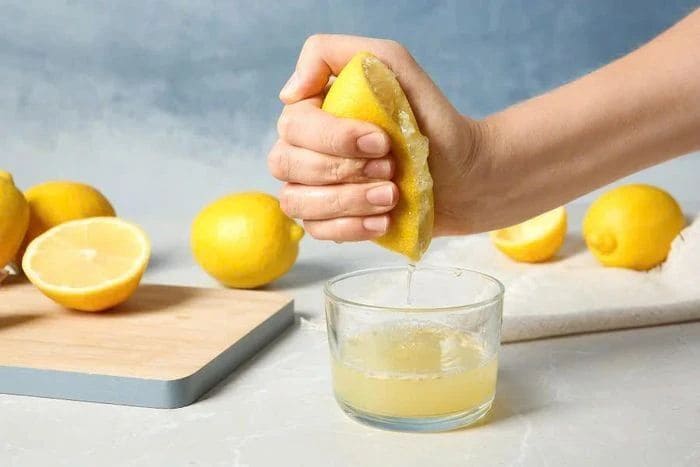trị gàu bằng nước cốt chanh hiệu quả