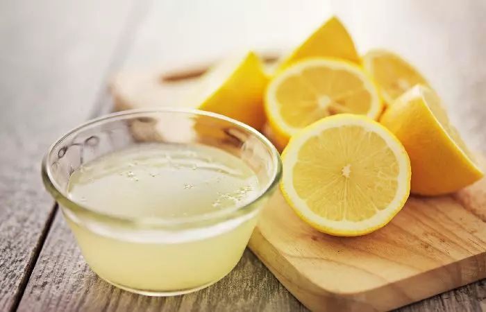 trị gàu nấm da đầu bằng chanh tươi