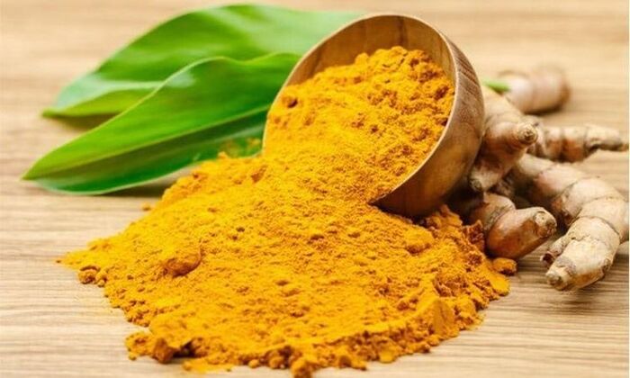 trị gàu nấm da đầu bằng nghệ