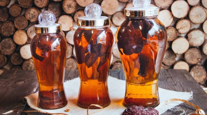 trị tóc bạc bằng cách ngâm rượu hà thủ ô uống