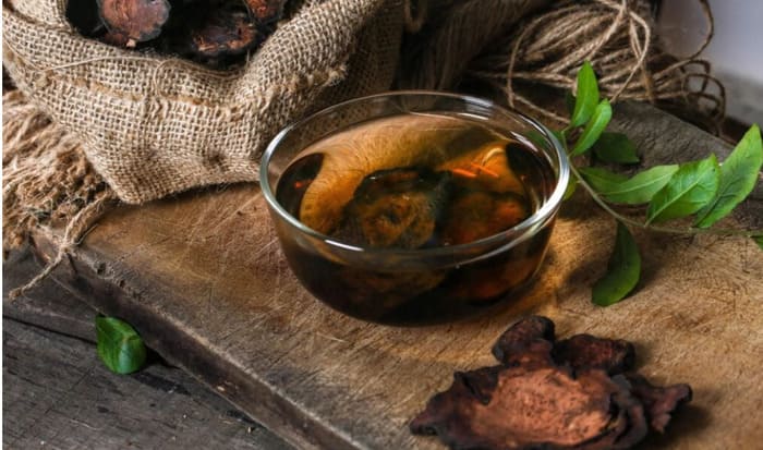 trị tóc bạc bằng cách uống nước hà thủ ô