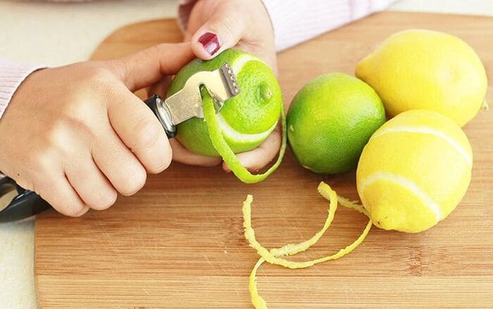 cách gội đầu bằng dầu dừa trị gàu với chanh