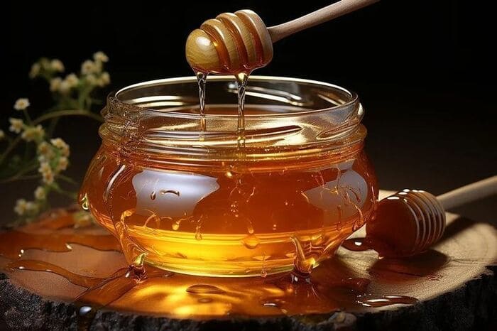 cách gội đầu bằng dầu dừa trị gàu với mật ong