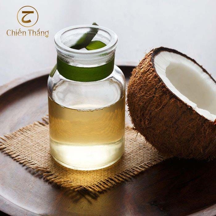 cách gội đầu bằng dầu dừa trị gàu