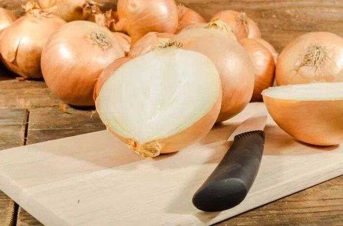 cách khắc phục tóc khô xơ và chẻ ngọn bằng hành tây