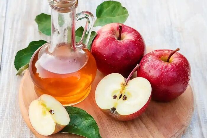 cách phục hồi tóc khô xơ bằng giấm táo