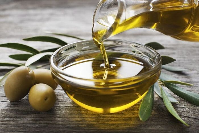 cách trị gàu bằng giấm táo tinh dầu oliu