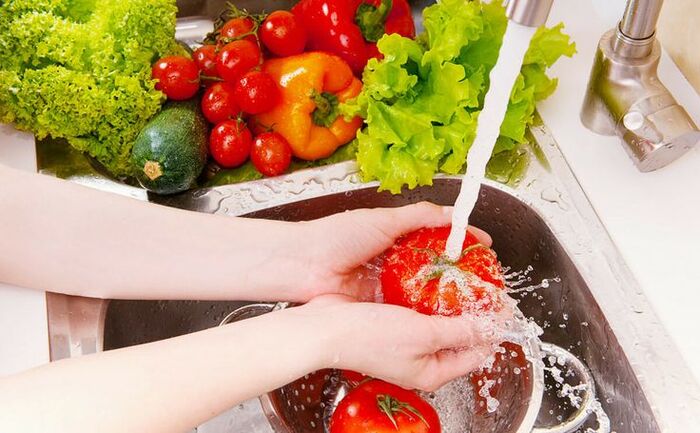 chế độ ăn uống không hợp lý cho tóc khô xơ