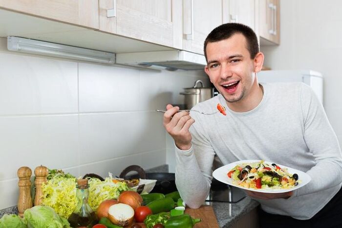 chế độ dinh dưỡng và sinh hoạt tóc khô xơ nam