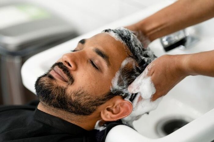 điều chỉnh tần số gội đầu tóc khô xơ nam