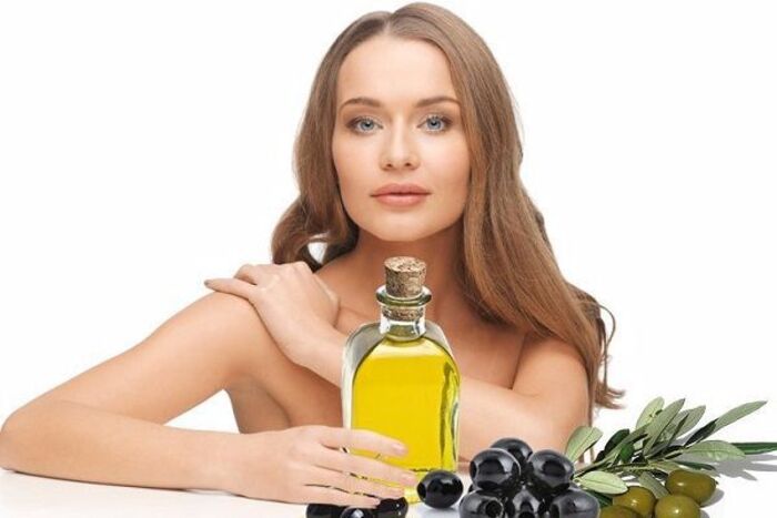 dùng dầu oliu nguyên chất để ủ tóc liệu pháp kinh điển