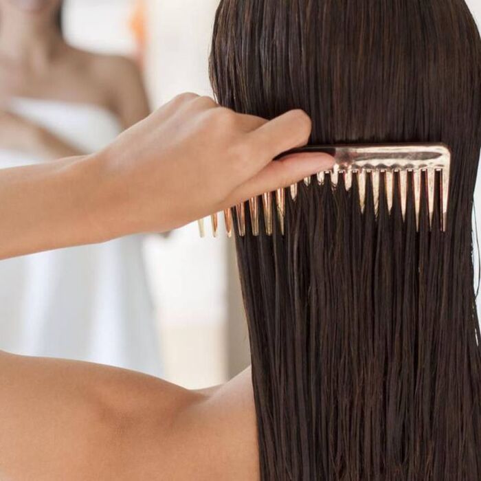 không chải tóc khi còn ướt mùa hanh khô