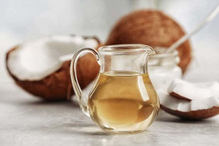 mẹo ủ tóc bằng bia và dầu dừa phục hồi tóc khô xơ