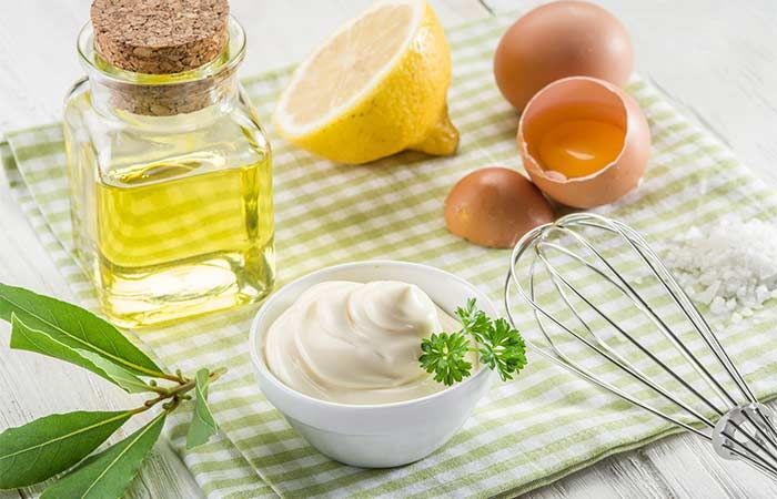 phục hồi tóc khô xơ tại nhà bằng dầu oliu và sữa chua