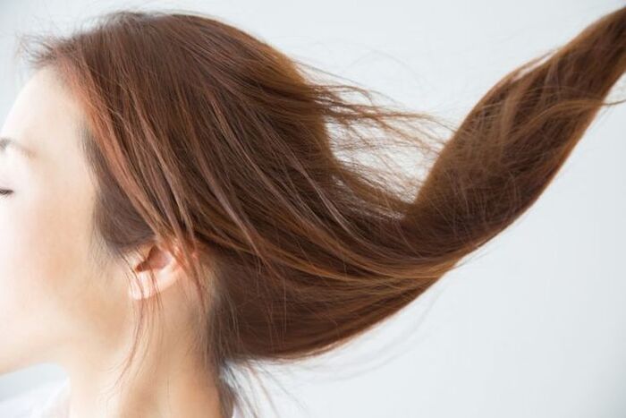 tóc bị tĩnh điện mùa hanh khô