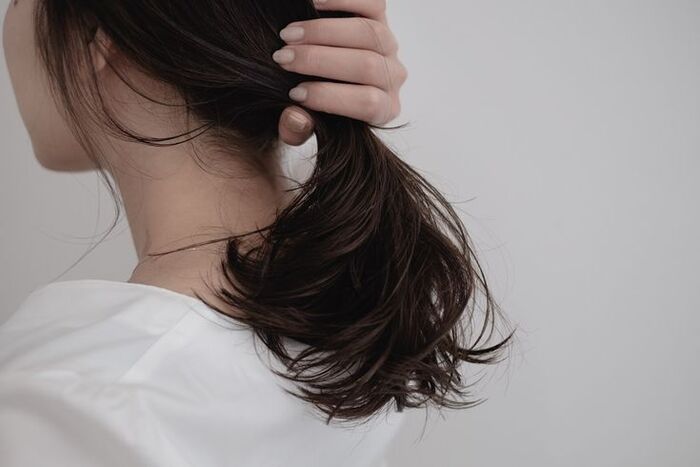 tóc xỉn màu thiếu sức sống mùa hanh khô