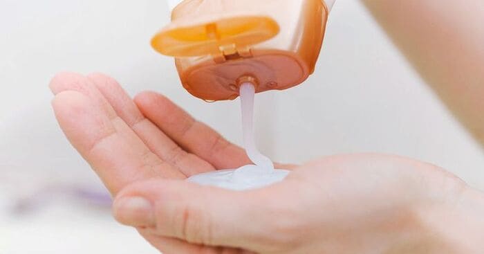 trị gàu bằng dung dịch vệ sinh phụ nữ 7