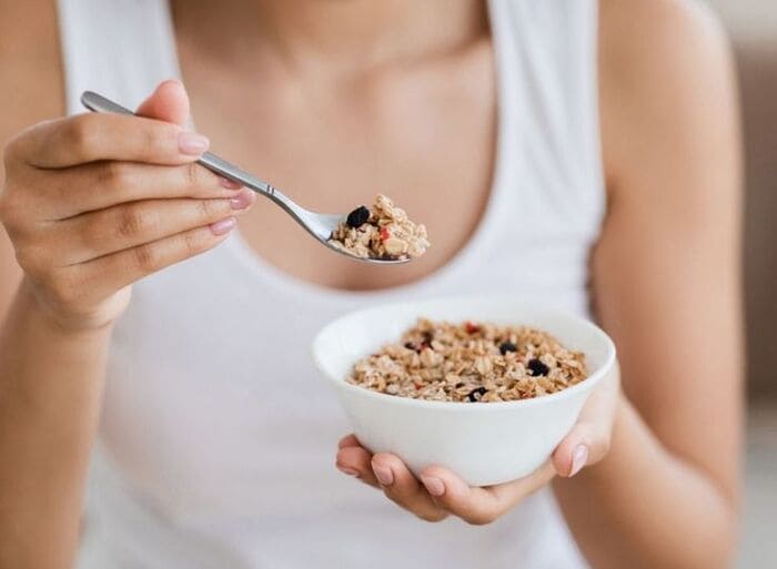 trị gàu bằng dung dịch vệ sinh phụ nữ 9