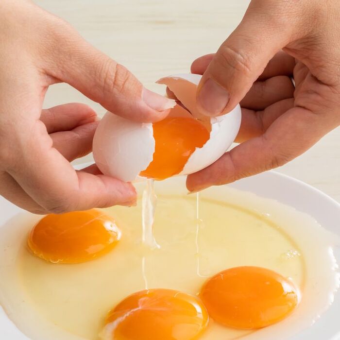 trị gàu cho tóc nhuộm bằng lòng trắng trứng gà