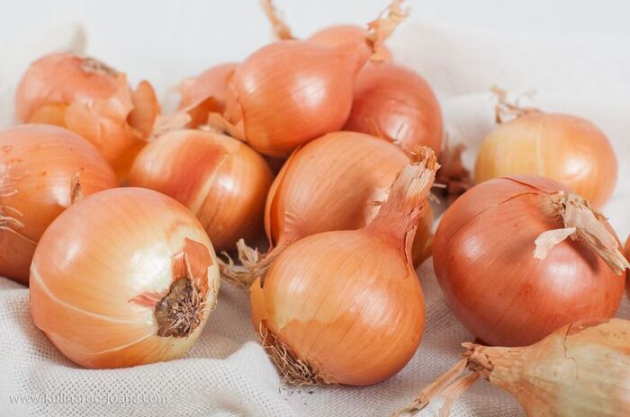 trị gàu mùa đông bằng hành tây