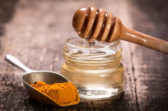 ủ tóc bằng dầu dừa và mật ong cho tóc khô xơ
