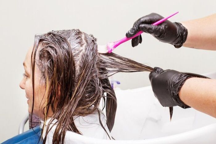 vì sao nhuộm tóc xong bị gàu giải thích