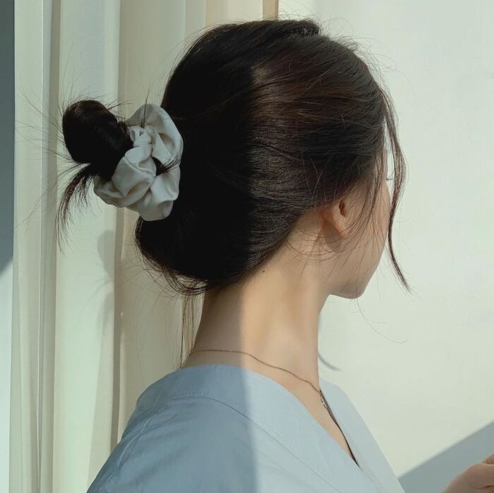 buộc tóc quá chặt chân tóc bị khô