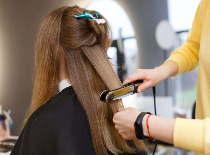 các tác động bên ngoài khiến tóc khô xơ là gì